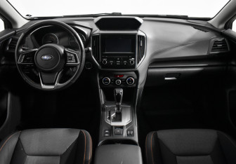 Подержанный автомобиль Subaru XV 2017 года (14 фото)