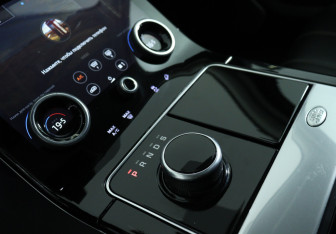 Подержанный автомобиль Land Rover Range Rover Velar 2017 года (16 фото)