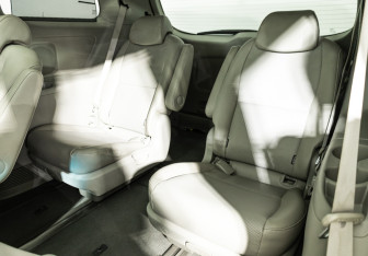 Подержанный автомобиль Kia Carnival 2017 года (24 фото)