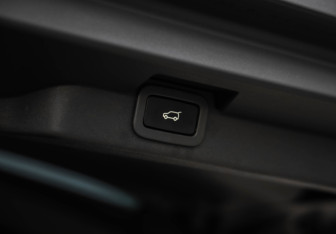 Подержанный автомобиль Land Rover Discovery 2018 года (38 фото)