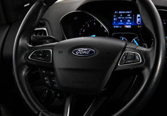 Подержанный автомобиль Ford Kuga 2018 года (13 фото)