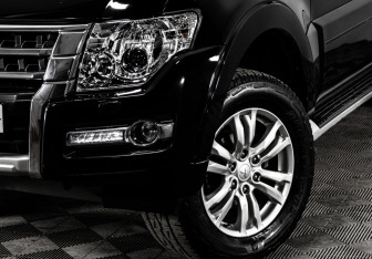 Подержанный автомобиль Mitsubishi Pajero 2015 года (2 фото)