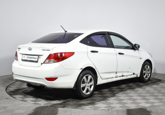 Подержанный автомобиль Hyundai Solaris Sedan 2012 года (5 фото)