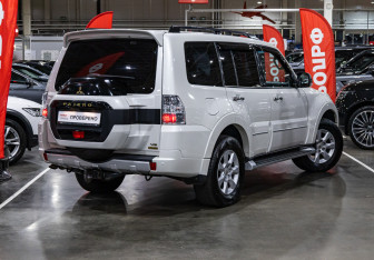 Подержанный автомобиль Mitsubishi Pajero 2021 года (5 фото)