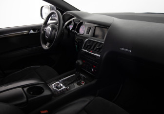 Подержанный автомобиль Audi Q7 2008 года (13 фото)