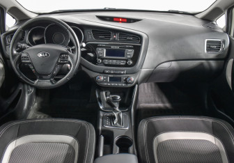 Подержанный автомобиль Kia Ceed Hatchback 2013 года (13 фото)