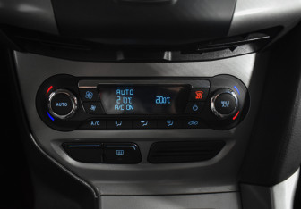 Подержанный автомобиль Ford Focus Hatchback 2014 года (15 фото)