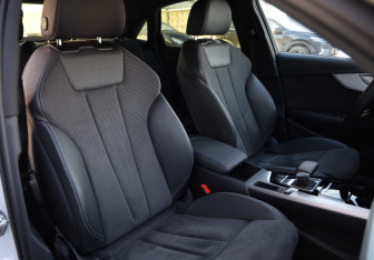 Подержанный автомобиль Audi A4 Sedan 2020 года (25 фото)