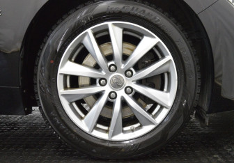 Подержанный автомобиль Infiniti Q50 2015 года (9 фото)