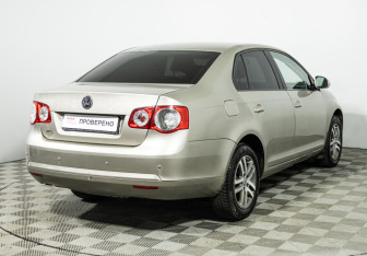 Подержанный автомобиль Volkswagen Jetta Sedan 2009 года (5 фото)