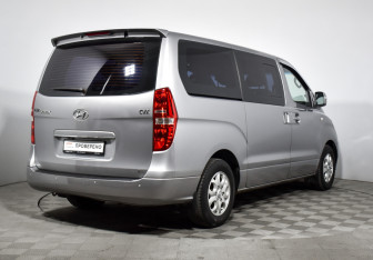 Подержанный автомобиль Hyundai Grand Starex 2010 года (5 фото)