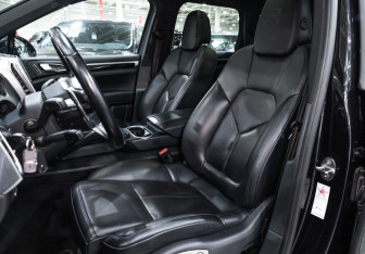 Подержанный автомобиль Porsche Cayenne 2017 года (17 фото)