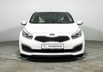 Подержанный автомобиль Kia Ceed Hatchback 2015 года (2 фото)