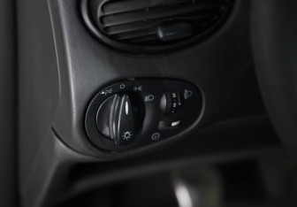 Подержанный автомобиль Ford Focus Sedan 2003 года (15 фото)