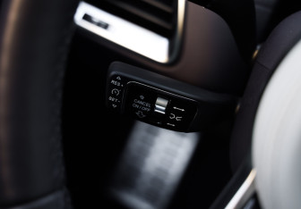 Подержанный автомобиль Hongqi E-HS9 2021 года (24 фото)