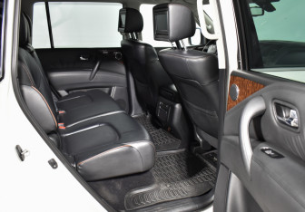 Подержанный автомобиль Nissan Patrol 2011 года (13 фото)