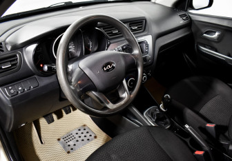 Подержанный автомобиль Kia Rio Sedan 2011 года (9 фото)