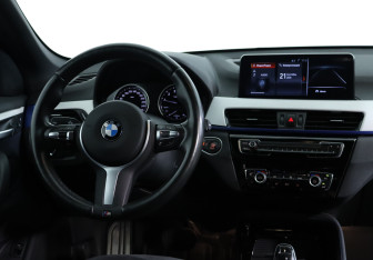 Подержанный автомобиль BMW X1 2019 года (13 фото)