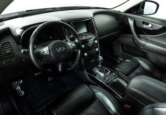 Подержанный автомобиль Infiniti FX 2012 года (12 фото)