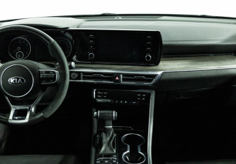 Подержанный автомобиль Kia K5 2020 года (14 фото)