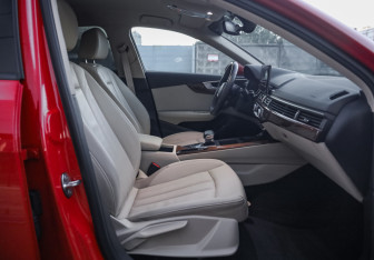 Подержанный автомобиль Audi A4 Sedan 2020 года (27 фото)