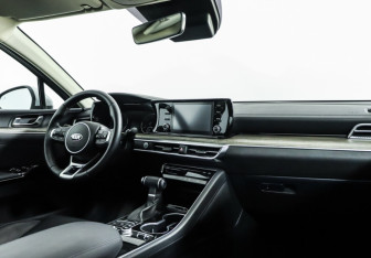 Подержанный автомобиль Kia K5 2021 года (9 фото)