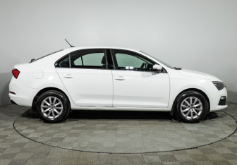 Подержанный автомобиль Skoda Rapid Liftback 2022 года (4 фото)