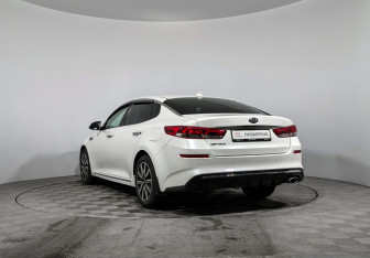 Подержанный автомобиль Kia Optima Sedan 2018 года (7 фото)