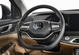 Подержанный автомобиль Evolute i-SPACE 2024 года (16 фото)