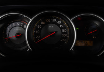 Подержанный автомобиль Nissan Tiida Hatchback 2008 года (18 фото)