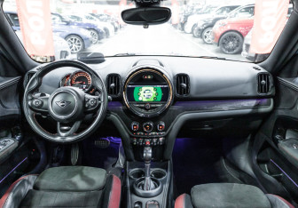 Подержанный автомобиль MINI Countryman 2019 года (20 фото)