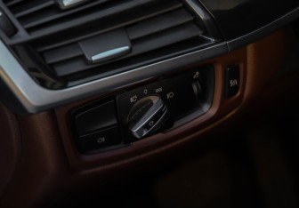 Подержанный автомобиль BMW X5 2013 года (24 фото)