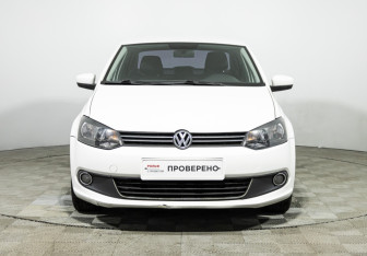 Подержанный автомобиль Volkswagen Polo Sedan 2012 года (2 фото)