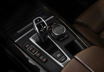 Подержанный автомобиль BMW X5 2013 года (20 фото)