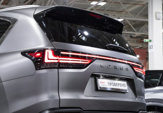 Подержанный автомобиль Lexus LX 2022 года (16 фото)