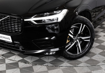 Подержанный автомобиль Volvo XC60 2019 года (10 фото)