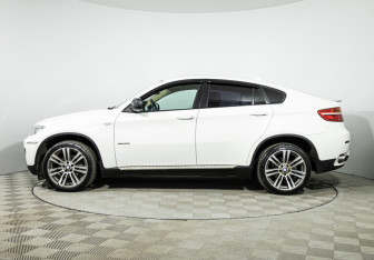 Подержанный автомобиль BMW X6 2013 года (8 фото)