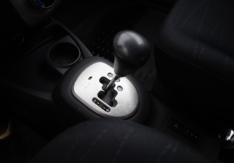 Подержанный автомобиль Toyota Yaris Hatchback 2007 года (12 фото)