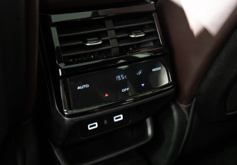 Подержанный автомобиль Geely Monjaro 2023 года (26 фото)