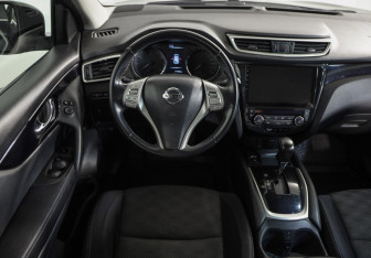 Подержанный автомобиль Nissan Qashqai 2017 года (10 фото)