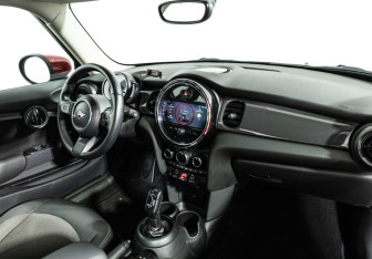 Подержанный автомобиль MINI Hatch 2021 года (9 фото)