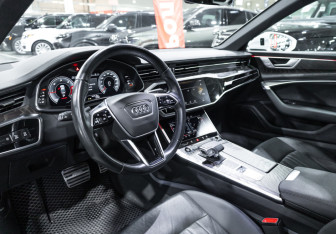 Подержанный автомобиль Audi A6 Sedan 2020 года (17 фото)