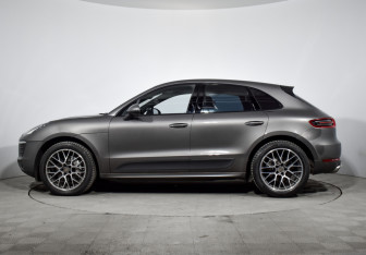 Подержанный автомобиль Porsche Macan 2015 года (8 фото)