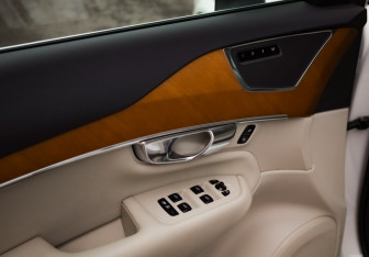 Подержанный автомобиль Volvo XC90 2022 года (15 фото)