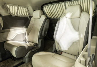 Подержанный автомобиль Kia Carnival 2021 года (32 фото)