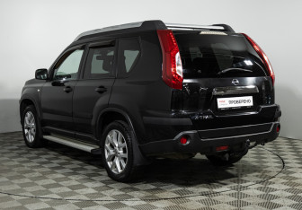 Подержанный автомобиль Nissan X-Trail 2011 года (7 фото)