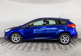 Подержанный автомобиль Ford Focus Hatchback 2016 года (8 фото)