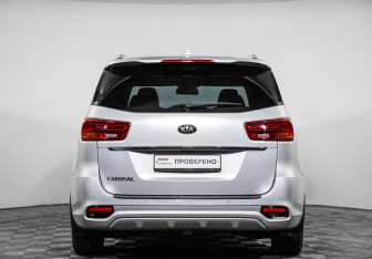 Подержанный автомобиль Kia Carnival 2018 года (6 фото)
