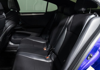 Подержанный автомобиль Lexus ES 2019 года (10 фото)
