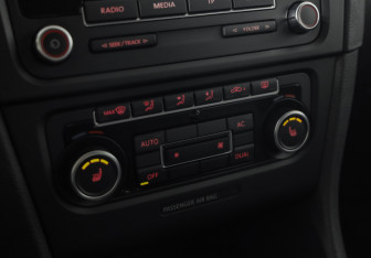 Подержанный автомобиль Volkswagen Golf Hatchback 2011 года (14 фото)
